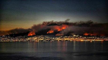 Fuoco e cenere, ma il Vesuvio non è il colpevole Fuoco e cenere, ma il Vesuvio non è il colpevole