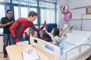 Tom Holland E Jacob Batalon Visitano Il KK Hospital Tom Holland E Jacob Batalon Visitano Il KK Hospital