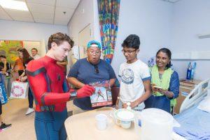 Tom Holland E Jacob Batalon Visitano Il KK Hospital Tom Holland E Jacob Batalon Visitano Il KK Hospital