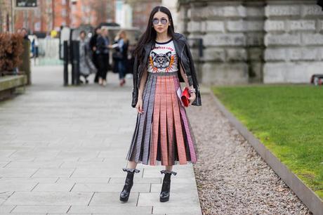 Gonna a ruota: 70 anni e non sentirli (e va ancora di moda!) Gonna a ruota: 70 anni e non sentirli (e va ancora di moda!)