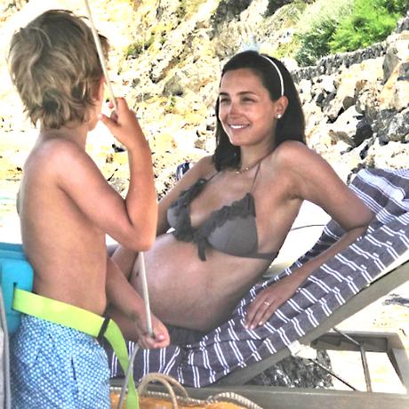 Mamme vip in costume: le più belle del 2017 Mamme vip in costume: le più belle del 2017