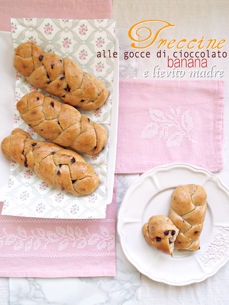 Treccine alle gocce di cioccolato, banana e lievito madre (ricetta passo passo) Treccine alle gocce di cioccolato, banana e lievito madre (ricetta passo passo)