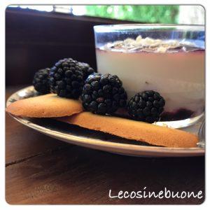 Panna cotta al cioccolato bianco e marmellata di more Panna cotta al cioccolato bianco e marmellata di more