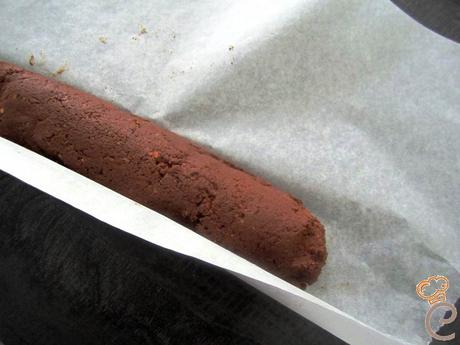 Salame di cioccolato light con zenzero e mandorle Salame di cioccolato light con zenzero e mandorle