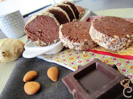 Salame di cioccolato light con zenzero e mandorle Salame di cioccolato light con zenzero e mandorle