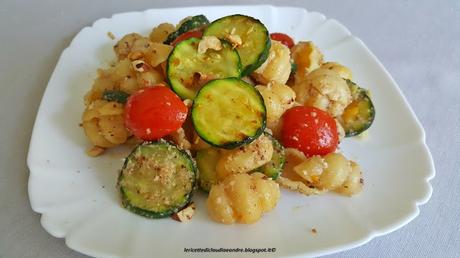 Gnocchi di pasta con zucchine, pomodorini e Pesto di Nocciola Sciara Gnocchi di pasta con zucchine, pomodorini e Pesto di Nocciola Sciara