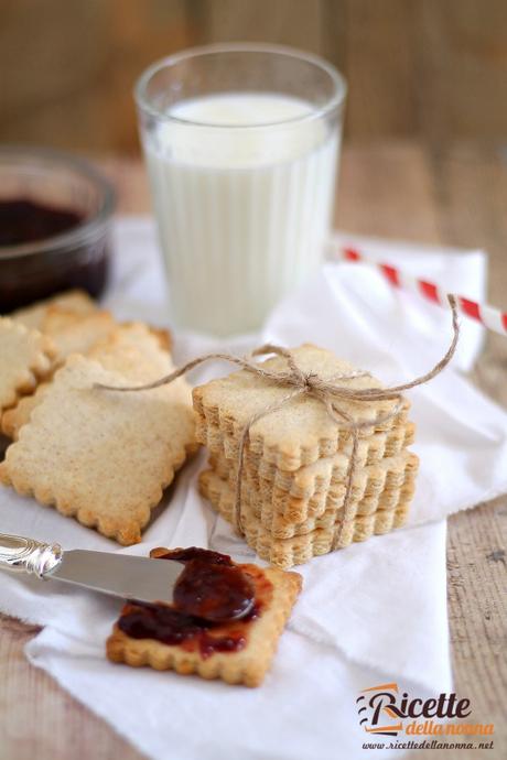 Biscotti secchi o petit beurre fatti in casa Foto biscotti secchi o petit beurre