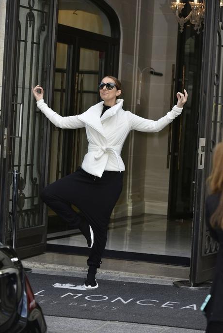 Le pose folli da fashion icon di Céline Dion Le pose folli da fashion icon di Céline Dion