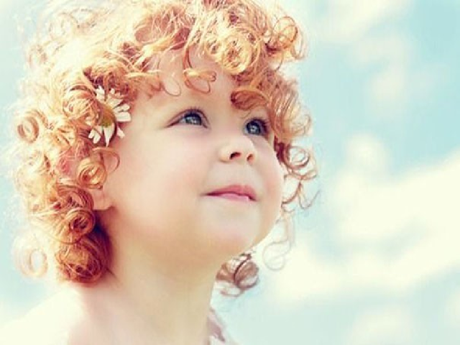 COME TRATTARE I CAPELLI RICCI DEI BAMBINI AL MARE COME TRATTARE I CAPELLI RICCI DEI BAMBINI AL MARE