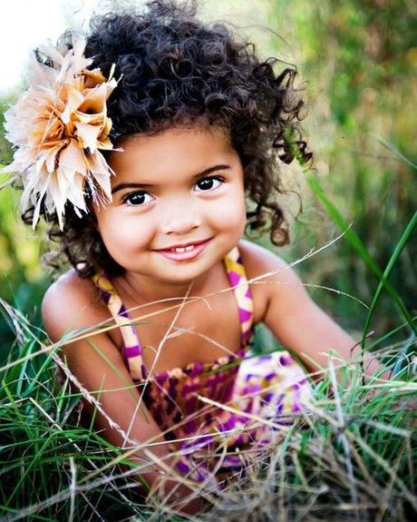 COME TRATTARE I CAPELLI RICCI DEI BAMBINI AL MARE COME TRATTARE I CAPELLI RICCI DEI BAMBINI AL MARE