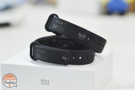 Per il lancio di MIUI 9 Xiaomi presenta una Mi Band 2 personalizzata Per il lancio di MIUI 9 Xiaomi presenta una Mi Band 2 personalizzata