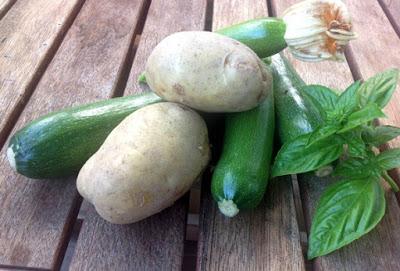 Crema di zucchine e patate al profumo di basilico Crema di zucchine e patate al profumo di basilico