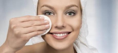 Acqua micellare: istruzioni per l’uso e per la bellezza acqua micellare caratteristiche benessere mamme a spillo