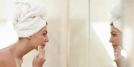 Acqua micellare: istruzioni per l’uso e per la bellezza Acqua micellare: istruzioni per l’uso e per la bellezza