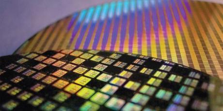 Pericolo Samsung, TSMC velocizza la produzione dei chip a 7nm Pericolo Samsung, TSMC velocizza la produzione dei chip a 7nm