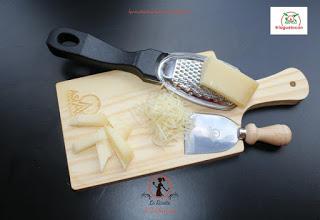 Quadri di sfoglia ripieni di zucca Mantovana, salvia e Asiago DOP su letto di misticanza con vinaigrette all'arancia, vino d'accompagnamento Dilé Rosato Quadri di sfoglia ripieni di zucca Mantovana, salvia e Asiago DOP su letto di misticanza con vinaigrette all'arancia, vino d'accompagnamento Dilé Rosato