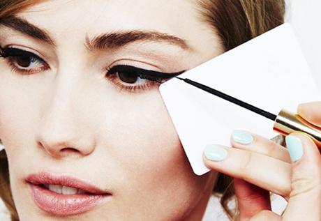 6 tecniche imperdibili per applicare l’eyeliner eyeliner con card