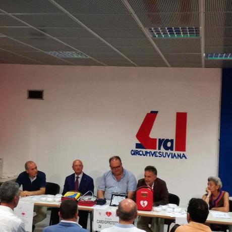 FOTO. La Circumvesuviana diventa struttura cardioprotetta: installati 2 defibrillatori FOTO. La Circumvesuviana diventa struttura cardioprotetta: installati 2 defibrillatori