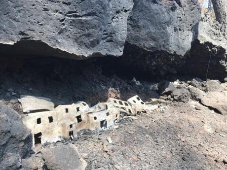 Inferno sul Vesuvio, il presepe resiste alle fiamme: “È un miracolo” Inferno sul Vesuvio, il presepe resiste alle fiamme: “È un miracolo”