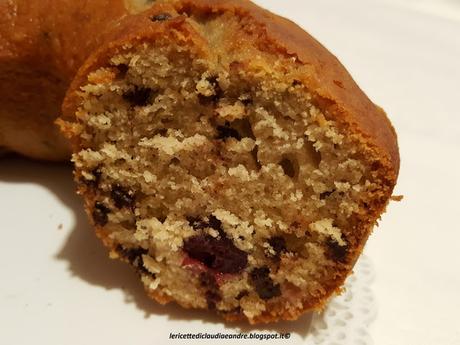 Ciambella con amarene e gocce di cioccolato, al olio Ciambella con amarene e gocce di cioccolato, al olio