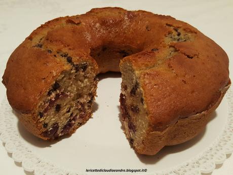 Ciambella con amarene e gocce di cioccolato, al olio Ciambella con amarene e gocce di cioccolato, al olio
