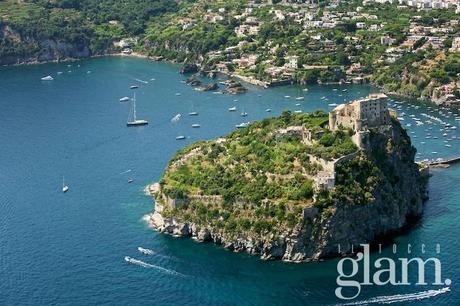 Ischia tra curiosità e leggenda. L’isola da sogno del golfo di Napoli Ischia tra curiosità e leggenda. L’isola da sogno del golfo di Napoli