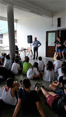 Il Vescovo Ovidio comincia dai giovani e dai ragazzi dell'AC Il Vescovo Ovidio comincia dai giovani e dai ragazzi dell'AC