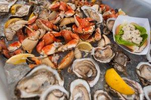 Come evitare le intossicazioni alimentari in vacanza pesce