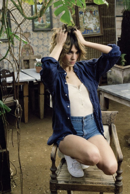 Even SUPERGA can be HOT with Alexa Chung !