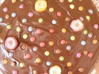 Torta Nutellotta: Tommy è grande e la torta per il compleanno se la fa da solo!