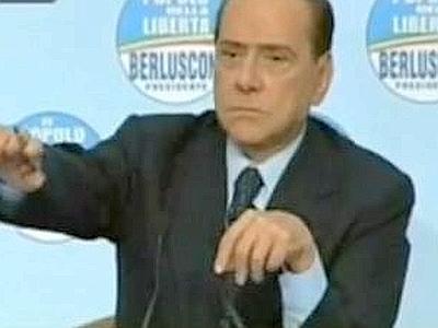 70enne picchiato perchè contesta Berlusconi! 70enne picchiato perchè contesta Berlusconi!