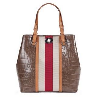 Righe a gogo per Furla Righe a gogo per Furla