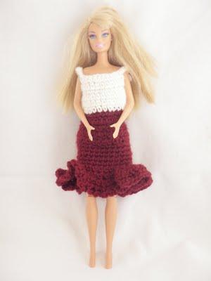 Vestiti per la Barbie all'uncinetto.