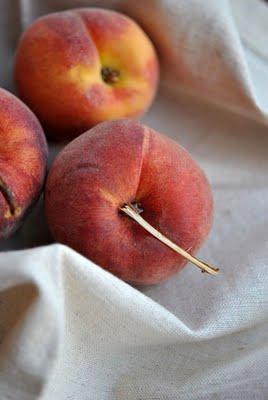 la rubrica di Marianna: crumble di pesche. la rubrica di Marianna: crumble di pesche.