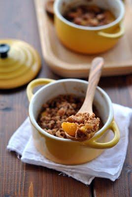 la rubrica di Marianna: crumble di pesche. la rubrica di Marianna: crumble di pesche.