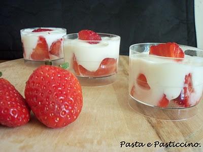 Mini Yogurtini alle Fragole - Finger Food