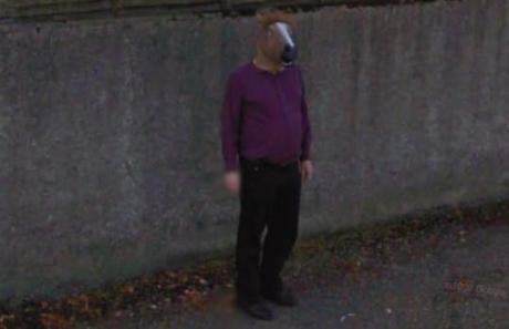 uomo cavallo street view scozia 33040 Ecco le immagini più strane di Google Street View