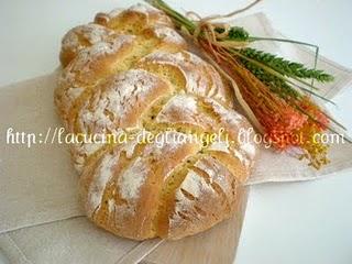 Treccia di grano duro alla ricotta aromatizzata alla salvia Treccia di grano duro alla ricotta aromatizzata alla salvia