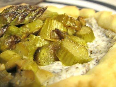 NON SARA' NUDA - CROSTATINE CON ASPARAGI, RICOTTA E SALSA TARTUFATA - ASPARAGUS AND RICOTTA PIE WITH BLACK TRUFFLE SAUCE