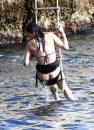 A Michelle Rodriguez scappa via un pezzo di sedere A Michelle Rodriguez scappa via un pezzo di sedere