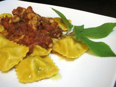 IDENTIKIT - G COME GALLETTO - RAVIOLI AROMATICI ALLA SALVIA ANANAS CON RAGU' DI GALLETTO - HOMEMADE RAVIOLI WITH CHICKEN RAGU'