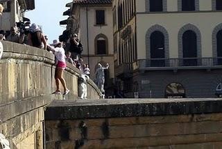 Jersey Shore a Firenze: Deena sul fiume Arno pende