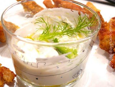 Sgranocchio con le mani!! Bastoncini di pollo croccanti al mais con salsa allo yogurt Sgranocchio con le mani!! Bastoncini di pollo croccanti al mais con salsa allo yogurt