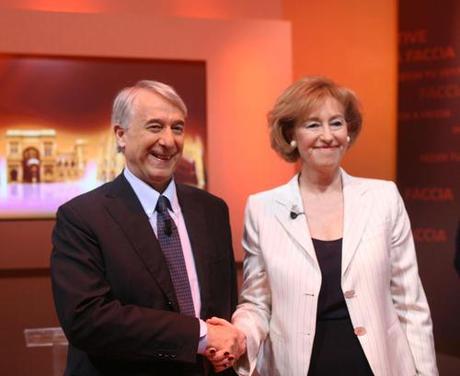 Pisapia-Moratti rapida stretta di mano Pisapia-Moratti rapida stretta di mano