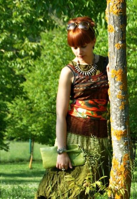 Ethnic mood: green & orange.