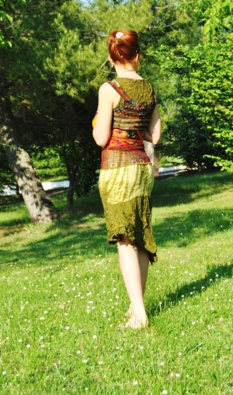 Ethnic mood: green & orange.