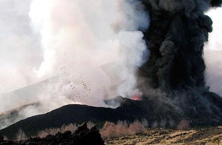 Nube Vulcanica sull'Irlanda. Voli Bloccati. Nube Vulcanica sull'Irlanda. Voli Bloccati.