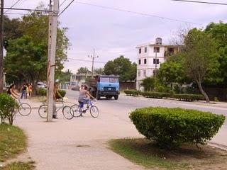 SDRAIARSI SUL PAVIMENTO SDRAIARSI SUL PAVIMENTO