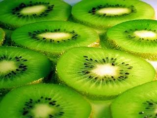 Il kiwi fa aumentare l'immunità innata sulla superficie della mucosa intestinale / Whole kiwifruit confers gut health and immune benefits both directly and indirectly through prebiotic effects
