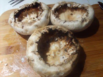 Funghi ripieni in coccio in fondu' di gorgonzola!